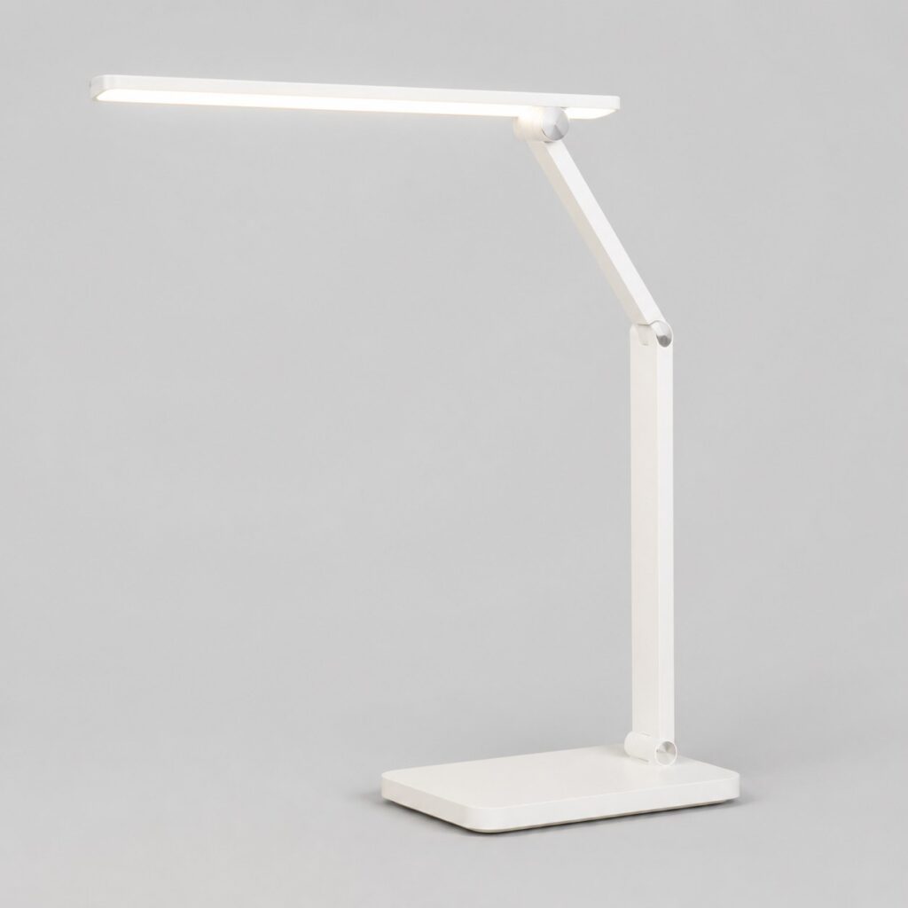 Lampe de bureau LED en aluminium blanc à barre lumineuse sur fond gris clair