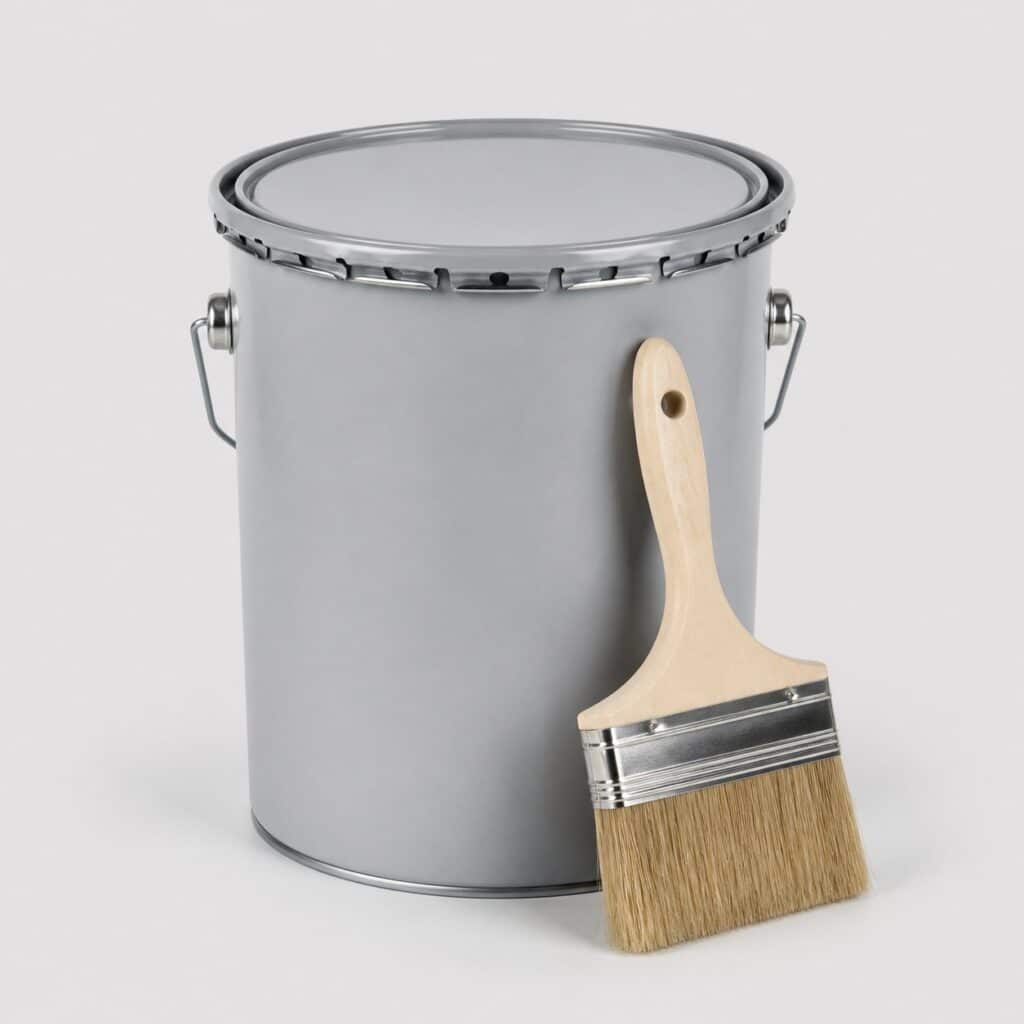 Pot de peinture façade pliolite 10 L avec brosse à poils durs, fond gris clair