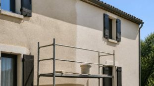 Quelle peinture de façade choisir : acrylique, siloxane ou pliolite